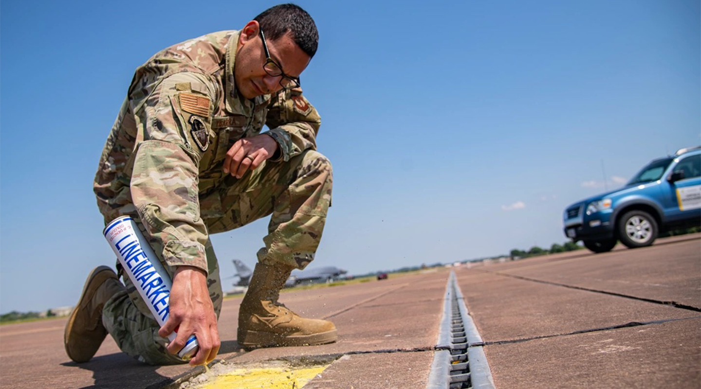 AIRMAN ON FLIGHTLINE